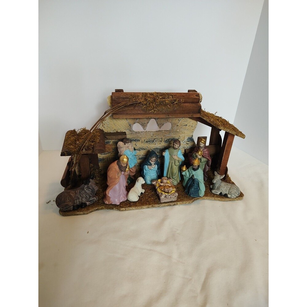 Nativity Set Manger Scene  Made in China Wood Stable 12 pcs 15” x 8”